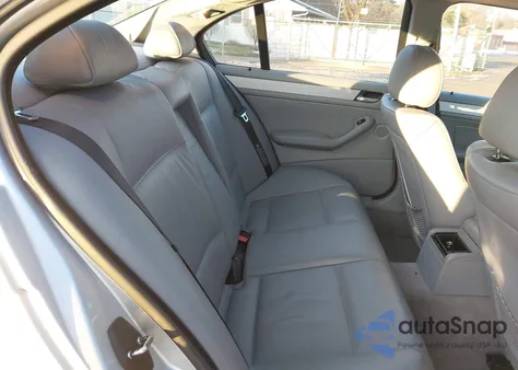 2003 BMW 330Xi z USA, uszkodzony, nr VIN WBAEW53473PG20291